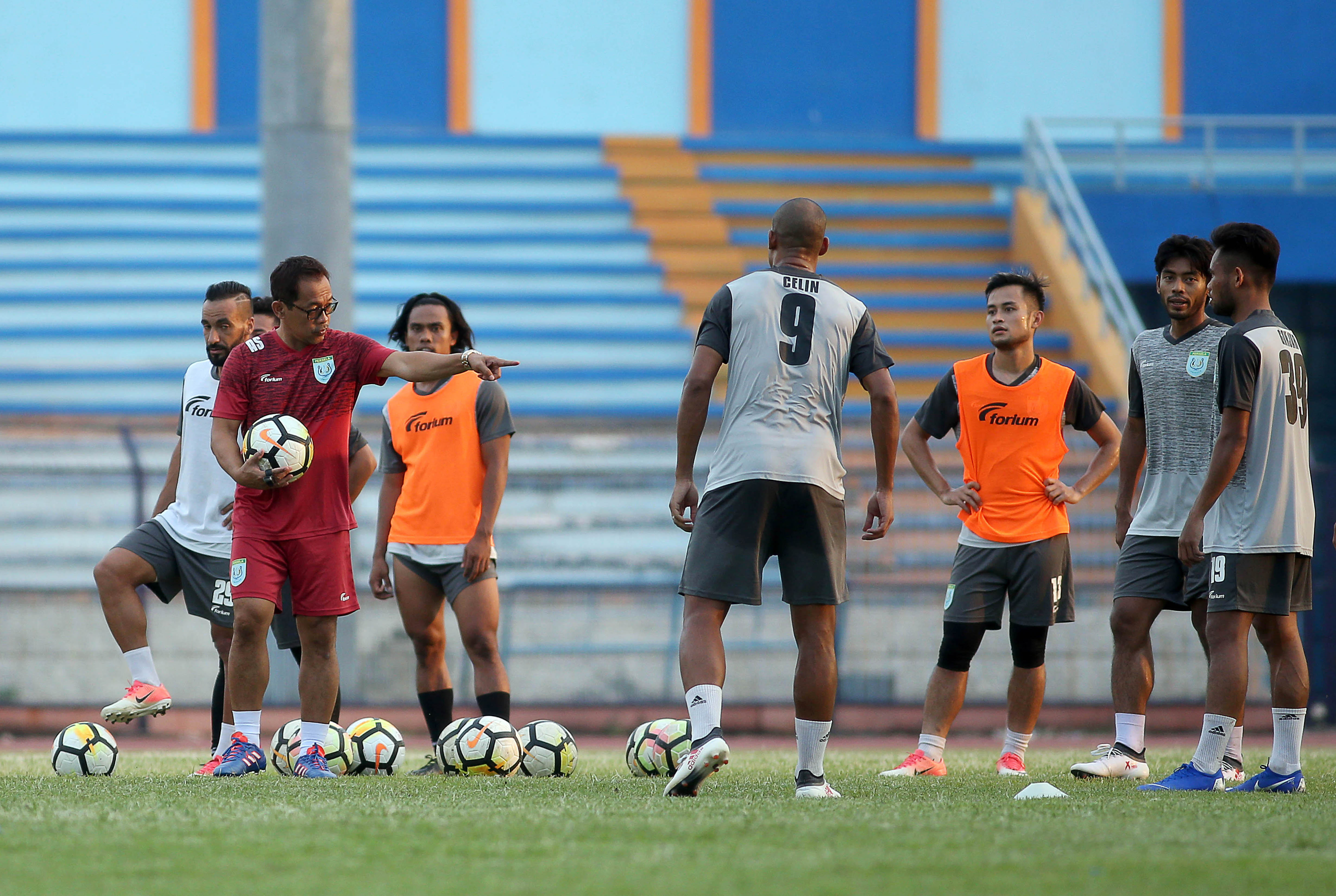 Persela Evaluasi Besar-besaran